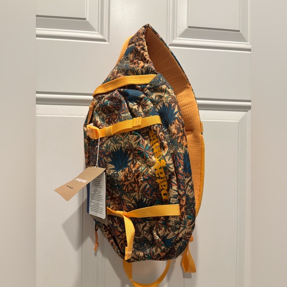 Patagonia Atom 8L Sling Bag - Picture 2 of 4